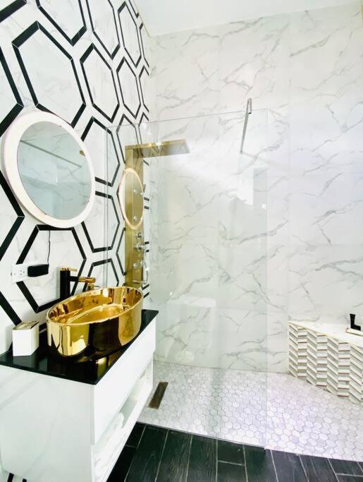 Pasavento - Modern Black Suite Camaceyes Exterior photo