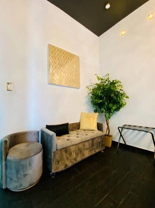 Pasavento - Modern Black Suite Camaceyes Exterior photo